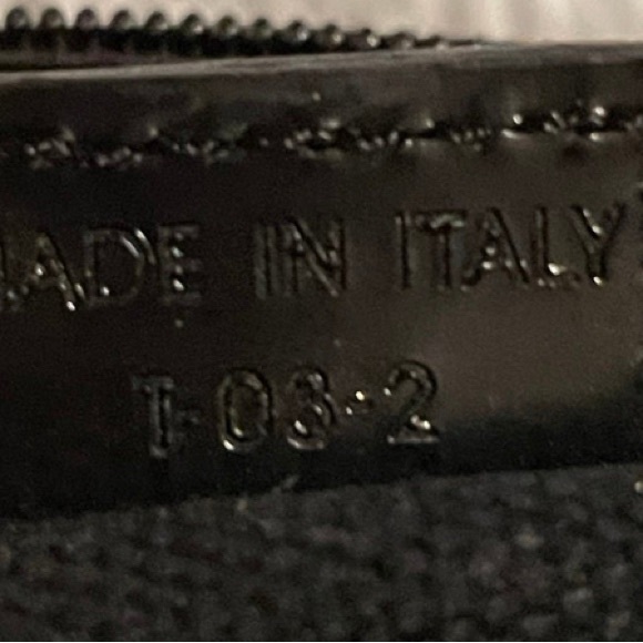 Authentic Burberry barrel bag $2000 - Picture 12 of 12